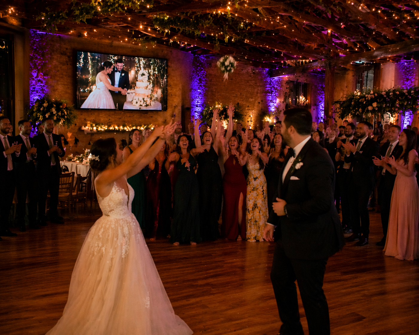 Bouquet toss with cake cutting photo on Live Wall